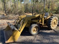 Ford tractor, with loader, does run, diesel