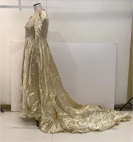 Vintage Wedding Dress w/ Vail**