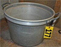 Large Wear-Ever kettle mkd. U.S., 18" dia. x 12" D