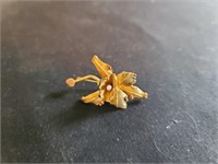 18K Yellow Gold and Pearl Floral Pin