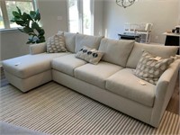 SOFA W/CHAISE SECTIONAL & PILLOWS