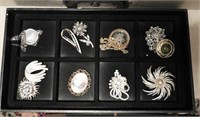 Traylot of costume jewelry broaches and necklaces