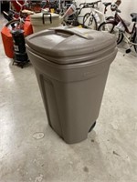 Rubbermaid 33-Gallon Trash Can