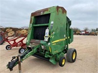 John Deere 468 Round Baler