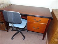 Decorator Desk w/office chair