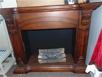 Small Fire Place type mantle w / logs