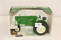 Oliver 1/16 Scale 880 Narrow Tractor
