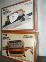 2 TYCO TRAIN ACCESSORIES