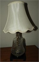 Pattern glass clear font table lamp with shade