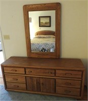 Modern Oak 3pc bedroom suite (very clean) to