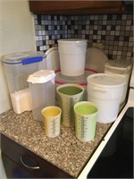 Kitchen Containers w/2 Tupperware