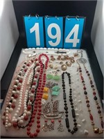 NECKLACES & MORE COSTUME JEWELRY LOT