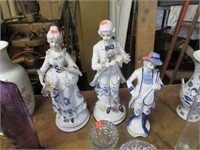 3 FIGURINES