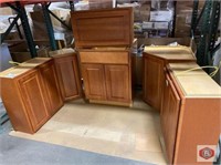 KitchenCabinets. 6 cabinets assorted sizes