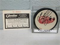 Signed #91 COA Sergei Fedorov Red Wings Puck