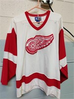 Signed Detroit Red Wings Jersey Sz LG