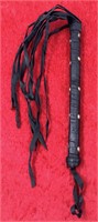 Small leather whip            (N 119)