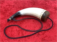 Modern powder horn 8"           (I 99)