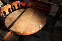 SOLID WOOD TABLE W/5 SIDE CHAIRS/1 ARM CHAIR-
