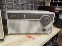 Zenith tube radio