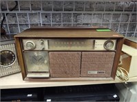 GE dual speaker radio
