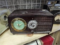BF Goodrich Esquire 550u clock radio, damaged