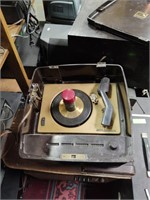 RCA Victor bakelite phonograph, broken hinges