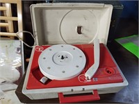 GE portable record player, lid not attached