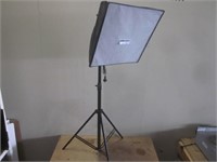 PHOTOGRAPHIC STUDIO LAMP WITH WASH TRIPOD STAND