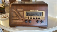 Vintage Philco 40-150 Radio