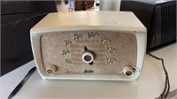 Vintage Arvin Tube Radio