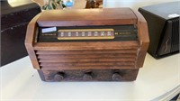 Vintage Wood Case RCA Victor Radio. Model 56X3