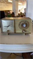 Vintage GE Clock Radio