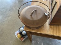 Cast Iron Dutch Oven With Handle