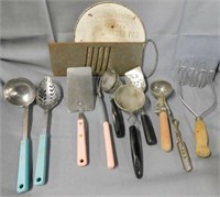 Kitchen utensils: pink - turquoise - black handles