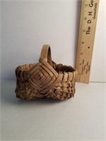 Miniature antique butt splint egg Gathering basket