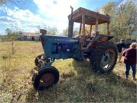 Ford 700 Cab Tractor w/Dual Hydraulics