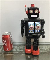 Battery operated tin robot - needs work