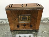 Vintage RCA Victor 5X radio