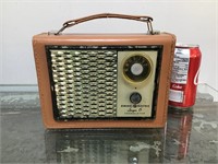 Vintage GE Super 6 radio