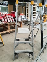 Gorilla Aluminium 1.2m Stock Picking Stepladder