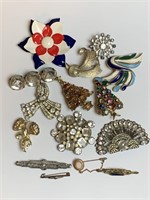 Selection of Vitnage Brooches