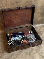 Decorative box Full of Jewelry
