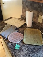 oven mits, sheet pan & more