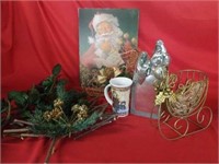 BOX OF MISCELLANOUS CHRISTMAS DECORATIONS