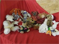 A VARIETY OF STUFFED ANIMALS