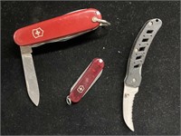 Lot of Red Cross pocket knife & barracuda