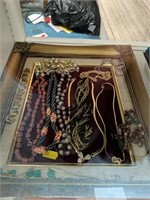 Tray of costume jewelery