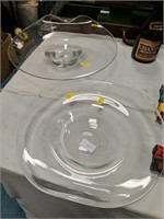 2 Glass dishes