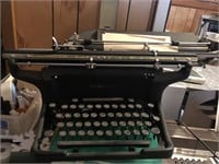 Vintage under writer typewriter